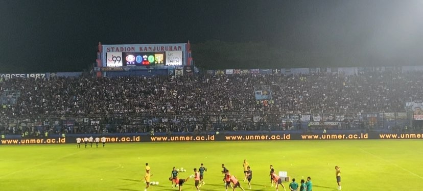 Stadion Kanjuruhan saat digunakan untuk Kompetisi Liga 1. (Foto: Lalu Theo/Ngopibareng.id)