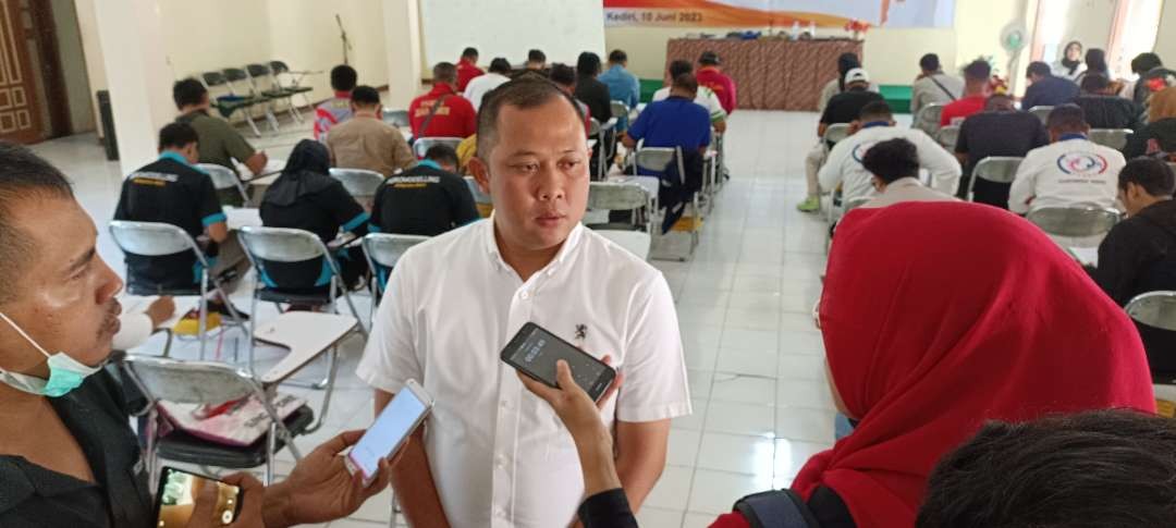 Komite Olahraga Nasional Indonesia (KONI) Kabupaten Kediri melakukan persiapan, menjelang Pekan Olahraga Provinsi (Poprov) VIII.(Foto: Fendi Lesmana/Ngopibareng.id)