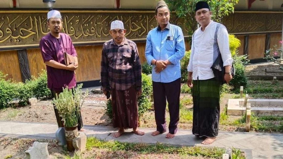 Ust Ma'ruf Khozin bersama Komisi Fatwa MUI Jatim, Ust H Solihin Sholihin Hasan  dan Ust Nur Hasyim S Anam. (Foto: akun mk)