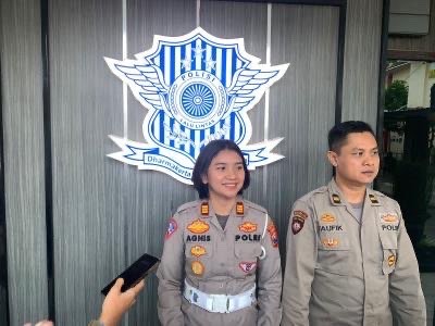 Kasatlantas Polres Malang, AKP Agnis Juwita Manurung (kiri) saat berada di Mapolres Malang (Foto: Lalu Theo/Ngopibareng.id)