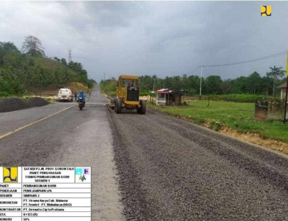 Jalan GORR membentang sepanjang 46,2 km menghubungkan antara Bandar Udara Jalaluddin dengan Pelabuhan Gorontalo yang sekaligus terhubung dengan pusat-pusat aktivitas ekonomi Kota Gorontalo sebagai Ibu Kota Provinsi. (Foto Biro Komunikasi Publik PUPR)