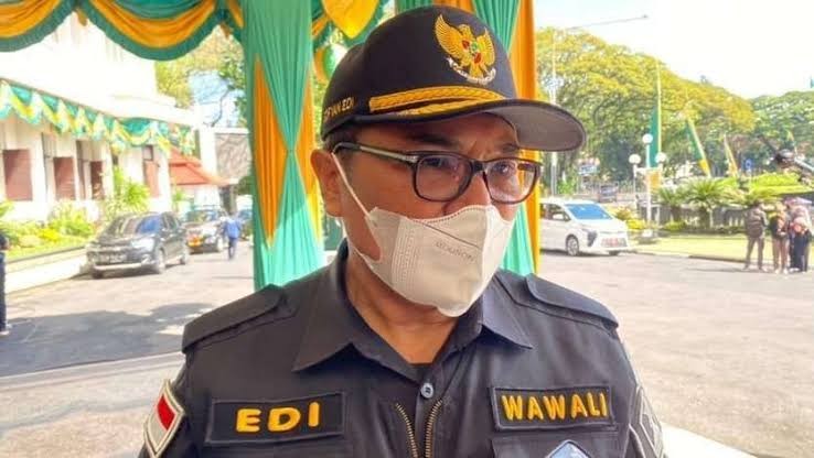 Wakil Walikota Malang, Sofyan Edi Jarwoko saat berada di depan Balaikota Malang (Foto: Lalu Theo/Ngopibareng.id)