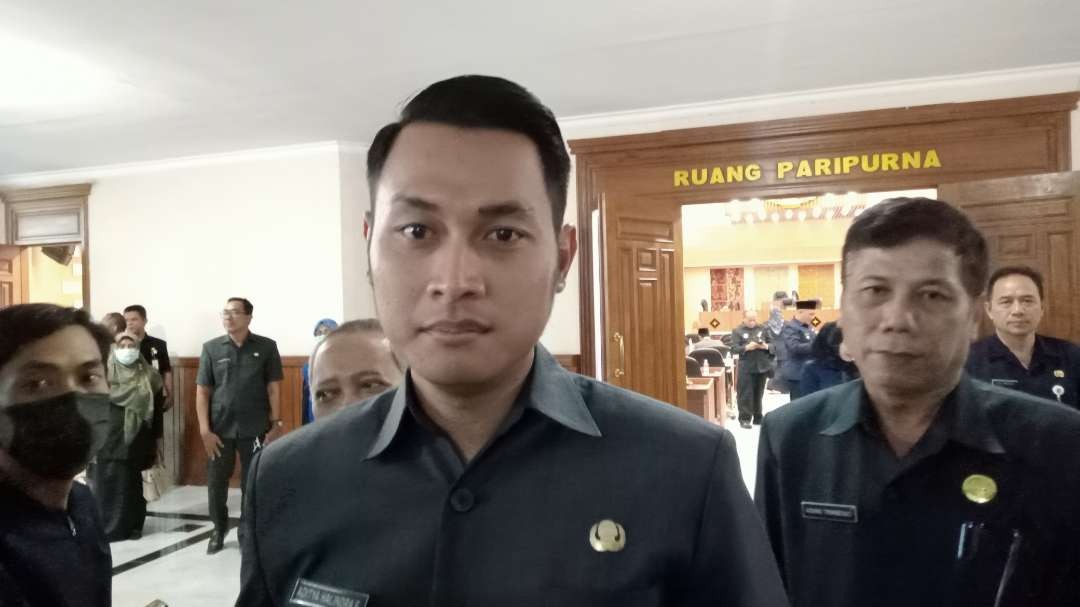 Bupati Tuban, Aditya Halindra Faridzky menyampaikan terkait insiden nenek Jatuh di MPP. (Foto: Khoirul Huda/Ngopibareng.id)