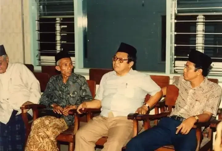 KH Abdurrahman Wahid (Gus Dur) berama KH MA Sahal Mahfudh, almaghfurlahum. (Foto: dok/ngopibareng.id)