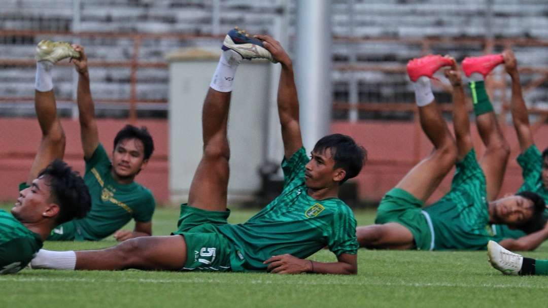 Pemain Persebaya saat menjalani latihan di Surabaya. (Foto: Fariz Yarbo/Ngoibareng.id)