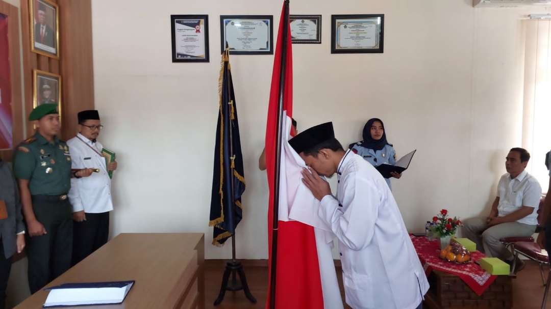 Narapidana teroris (napiter) ikrar setia kepada NKRI usai program deradikalisasi. (Foto: Humas Kemenkumham Jatim)