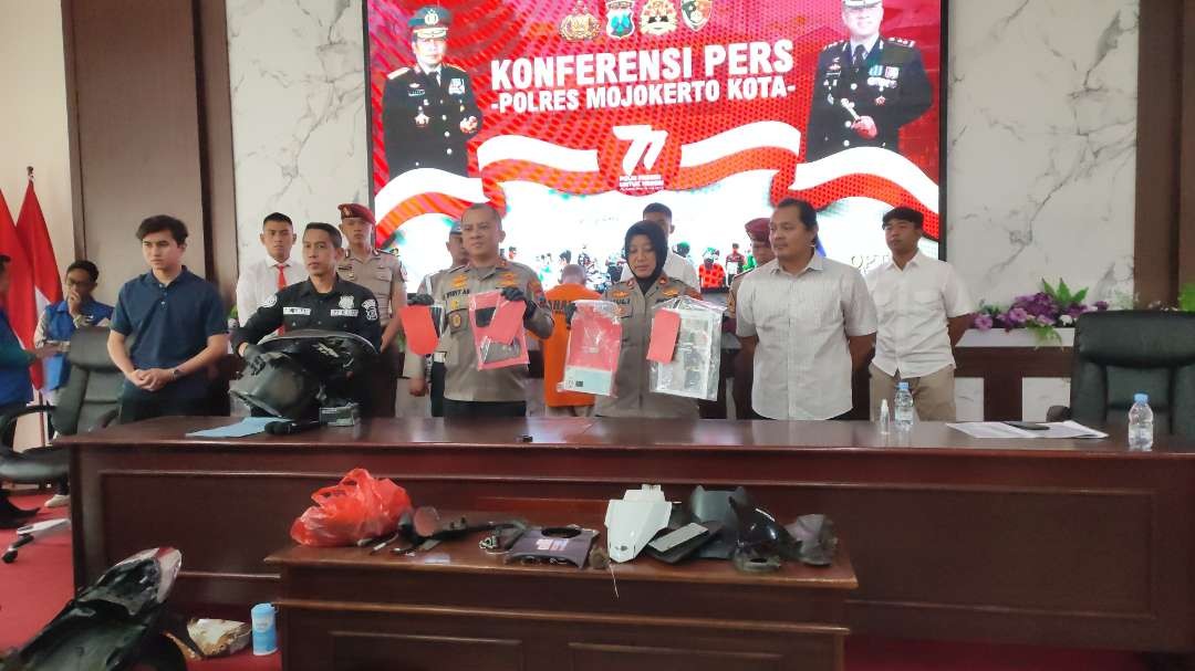 Konferensi pers di Mapolres Mojokerto Kota, Rabu 14 Juni 2023.(Foto Deni Lukmantara/Ngopibareng)