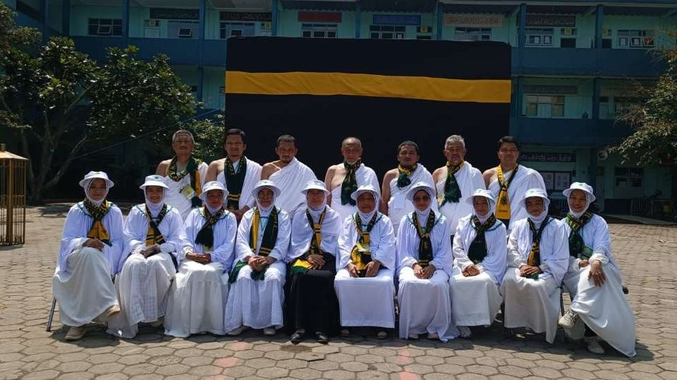 Rombongan satu keluarga beribadah haji sebanyak 17 orang. (Foto: Istimewa)