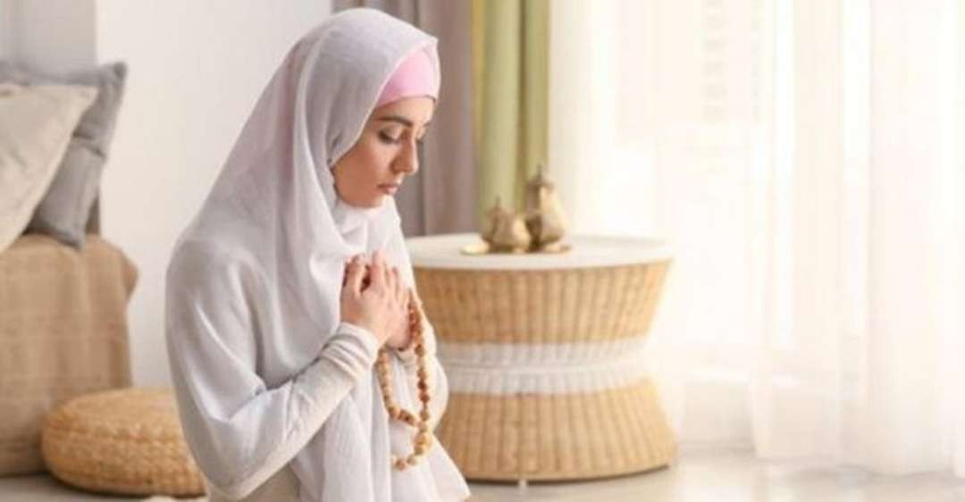 Muslimah bertasbih