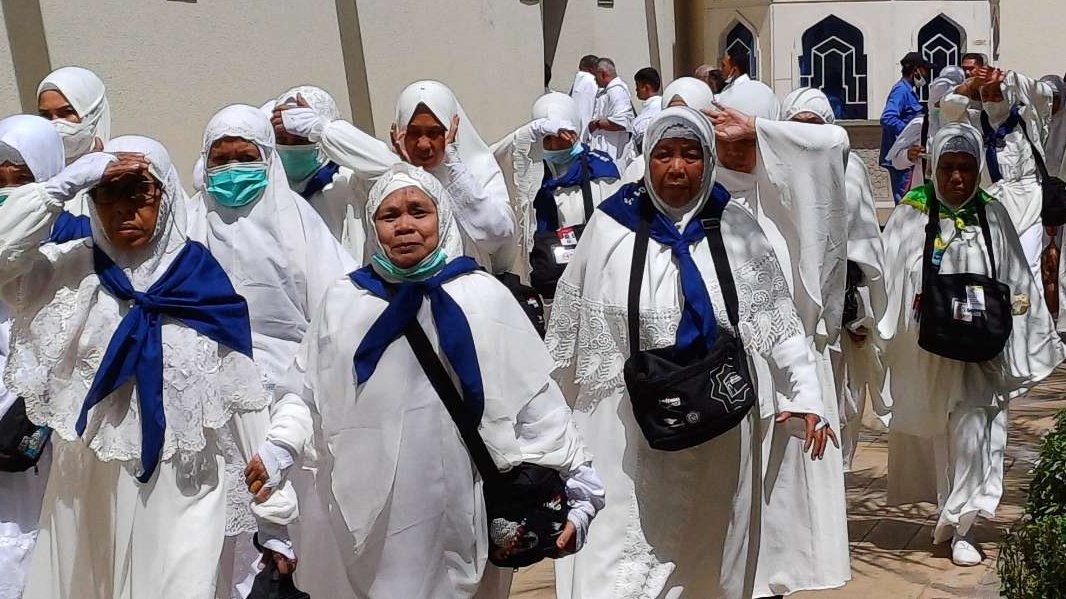 Jemaah haji Indonesia saat ambil miqat di Bir Ali Madinah. (Foto: Istimewa)