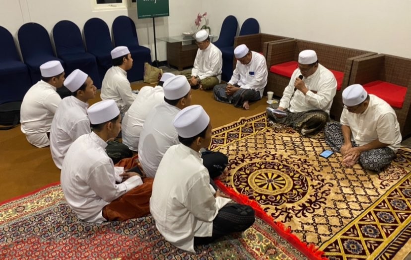 Dzikir manaqib HUT ke-5 Ngopibareng.id. (Foto: Andhi Dwi/Ngopibareng.id)