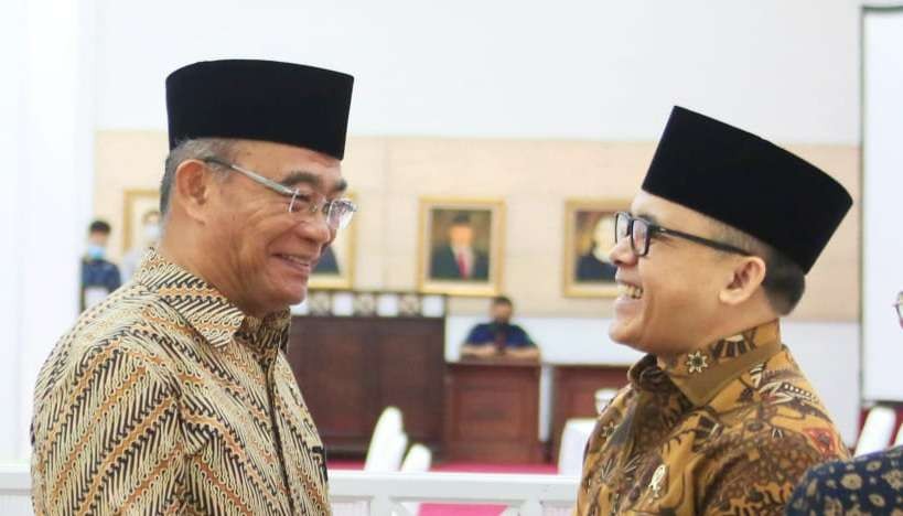 Menko PMK Muhadjir Effendy bersama Menpan RB Abdullah Azwar Anas dalam jumpa pers di Jakarta, Kamis 22 Juni 2023. (Foto: Humas Kemenko PMK)