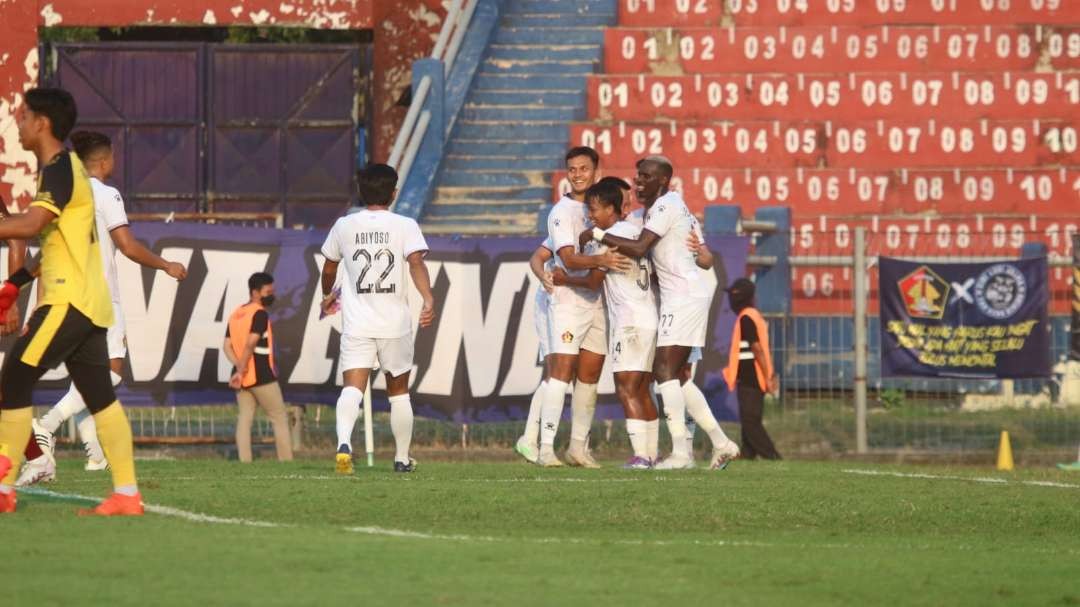 Persik Kediri ditahan imbang PSM Makassar 1-1 dalam laga uji coba di Stadion Brawijaya, Sabtu 24 Juni 2023. (Foto: Istimewa NPB)