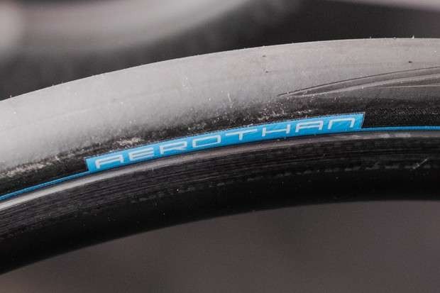 Ban Schwalbe Pro One Aerothan diklaim sebagai ban tubeless teringan di dunia hanya berbobot 165 gram, untuk ukuran 700x28c. (Foto: Istimewa)