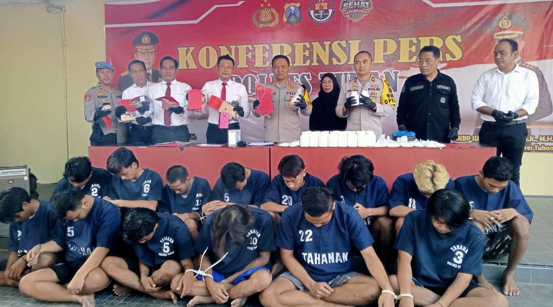 Konferensi pers pengungkapan kasus tindak pidana peredaran dan penyalahgunaan narkoba selama enam bulan terakhir oleh Satresnarkoba Polres Tuban (Foto: Khoirul Huda/Ngopibareng.id)