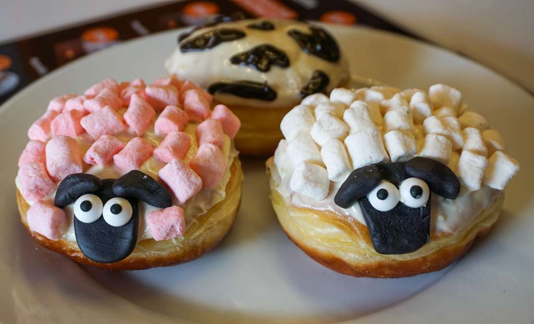 Dombaloni, donat bomboloni berbentuk domba buatan emak-emak di Sidoarjo (foto : Aini/Ngopibareng.id)