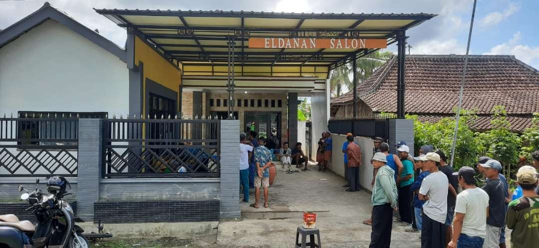 Situasi di rumah pasangan suami istri yang ditemukan meninggal dunia. (Foto: Istimewa)