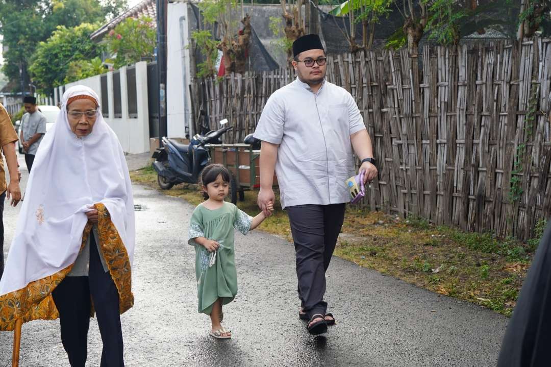 Idul Adha, Bupati Kediri Hanindhito Himawan Pramana menerjunkan petugas cek daging kurban. (Foto: Fendi Lesmana/Ngopibareng. Id)