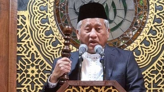 Prof DR Ir KH Mohammad Nuh berkesempatan menyampaikan Khutbah Idul Adha 1444 H di Masjid Nasional Al Akbar Surabaya (MAS), Kamis 29 Juni 2023. (Foto: mas)