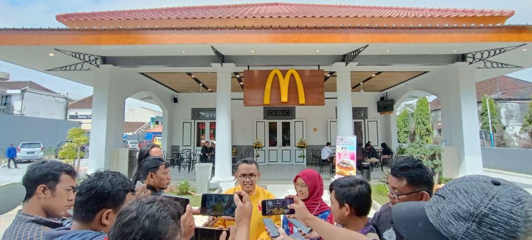 McDonald's  Kediri usung perpaduan bangunan kuno dan modern (Foto: Fendi Lesmana/Ngopibareng.id)