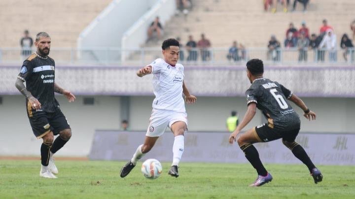 Laga antara Dewa United versus Arema FC di Stadion Indomilk Arena. (Foto: Media Officer Arema FC)