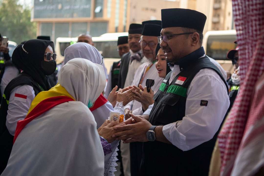 Menteri Agama (Menang) Yaqut umumkan pemberian air Zamzam 10 liter untuk jemaah haji dan petugas. (Foto: Witanto/Ngopibareng.id)