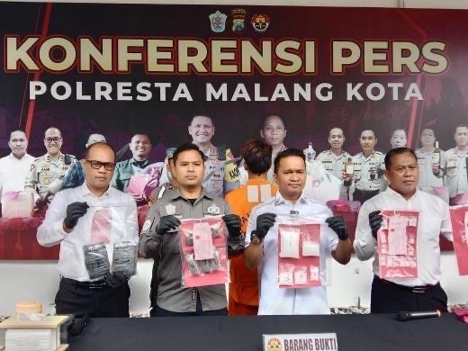 Barang bukti narkoba yang diamankan oleh Polresta Malang Kota (Foto: Lalu Theo/Ngopibareng.id)