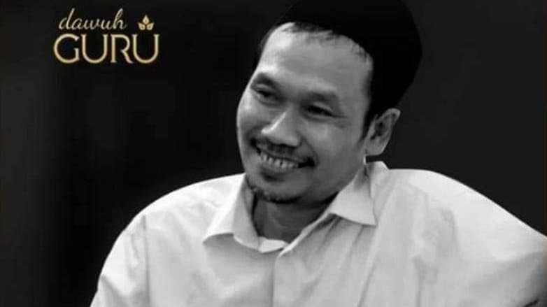 KH Ahmad Bahauddin Nursalim alias Gus Baha, berpeci hitam. (Foto: dok dawuh guru/ngopibareng.id)