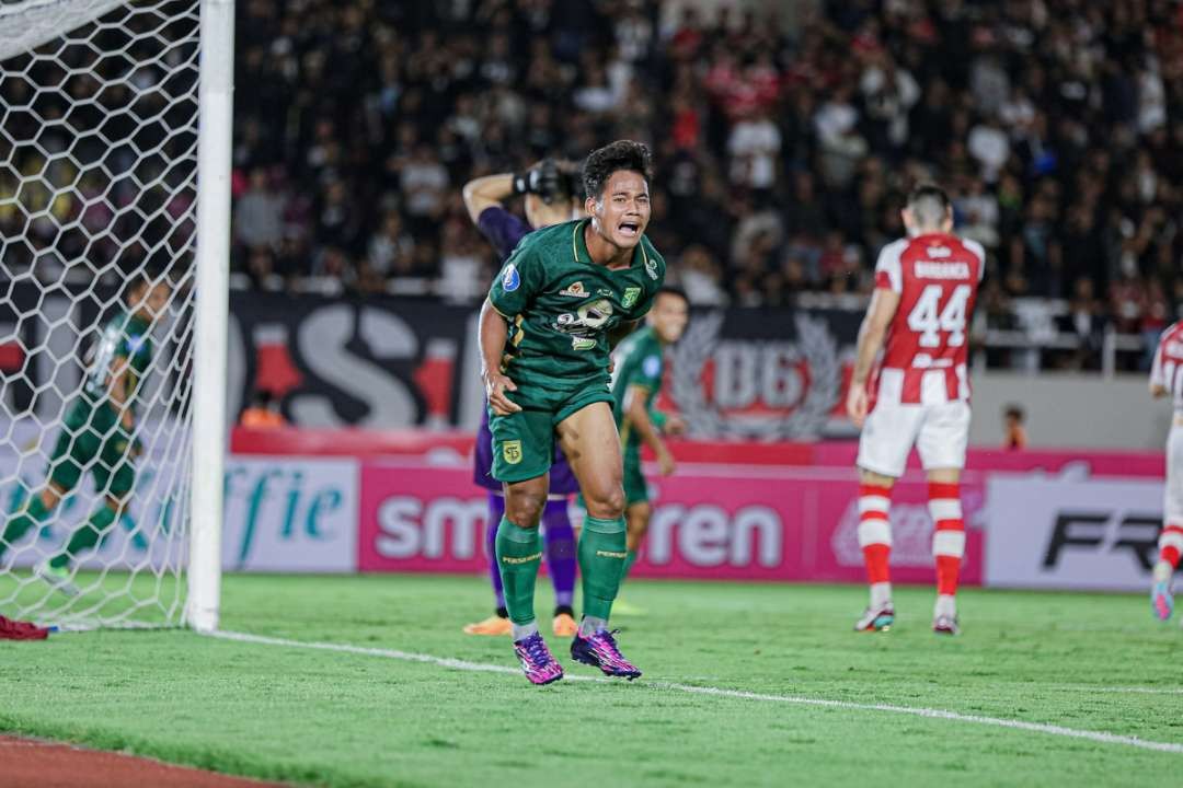 Pemain muda Persebaya Toni Firmansyah tampil bagus saat Persebaya menang 3-2 di kandang Persis Solo. (Foto: Persebaya.id)