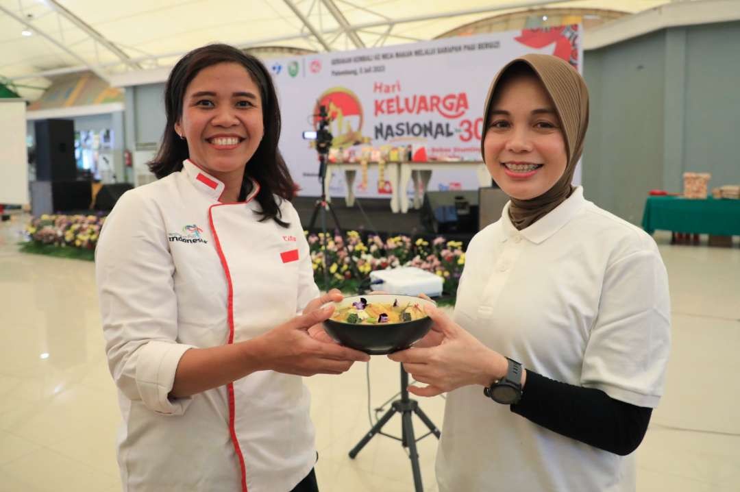 Ketua TP PKK Jawa Tengah Siti Atikoh saat menghadiri acara Gerakan Kembali ke Meja Makan Melalui Sarapan Pagi Bergizi, di Main Dining Hal, Stadion Jakabaring, Palembang, Rabu, 5 Juli 2023. (Foto: Dok Humas Pemprov Jateng)