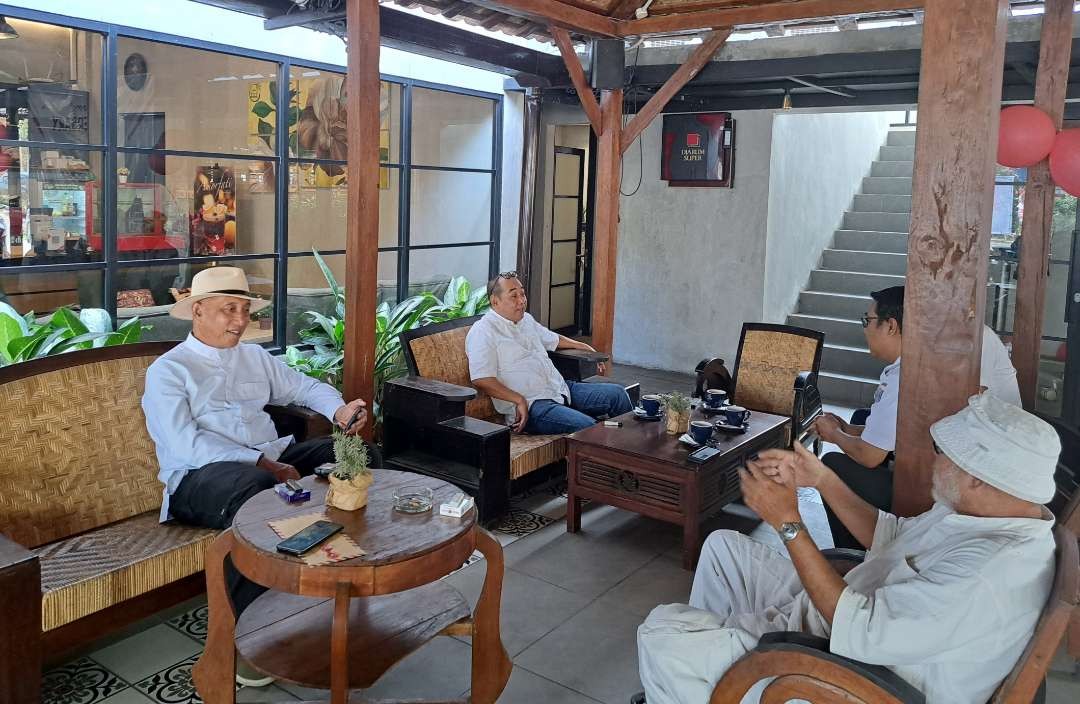 Pendiri sekolah bertaraf internasional di Jember, Arum Sabil saat menyambangi kantor Ngopibareng.id. (foto: Pita Sari/Ngopibareng.id)