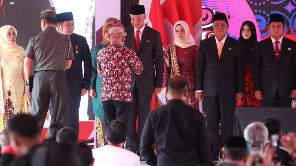 Gubernur Jawa Tengah, Ganjar Pranowo mendapat Satyalencana Wira Karya. (Foto: jatengprov.go.id)