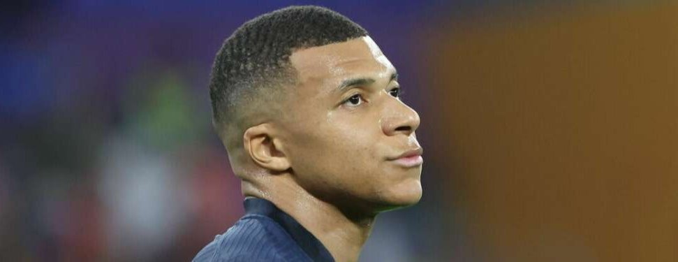 Kylian Mbappe dikabarkan memutuskan untuk tak memicu perpanjangan satu tahun dalam kontraknya saat ini di PSG. (Foto: Twitter/@KMbappe)