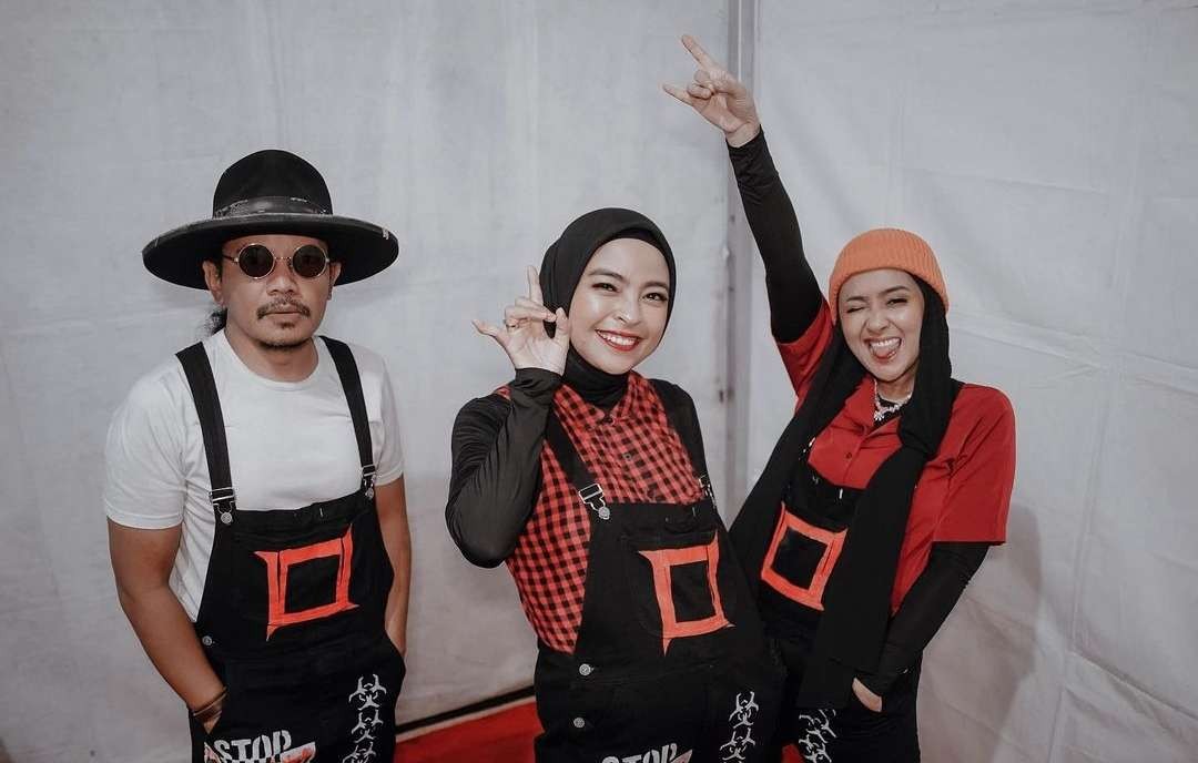 Personel band Kotak: Tantri, Chua, dan Cella disomasi oleh mantan drummer sekaligus pencipta lagu, Posan Tobing. (Foto: Instagram)