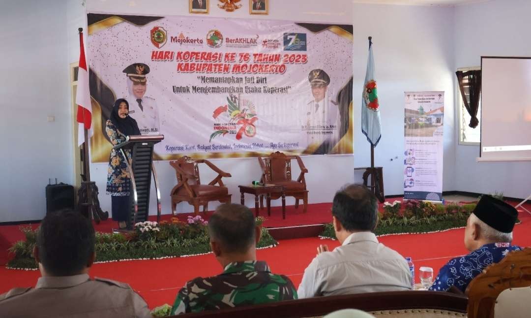 Bupati Ikfina saat memberikan sambutan di gedung Dekopin.(Foto dokumen kominfo)