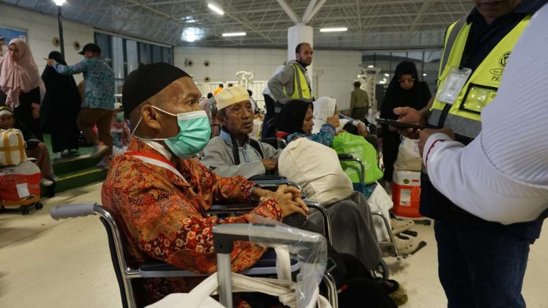 Suasana kepulangan jemaah haji di Bandara Jeddah, Minggu, 9 Juli 2023 malam waktu Arab Saudi (WAS). (Foto: Witanto/Ngopibareng.id)