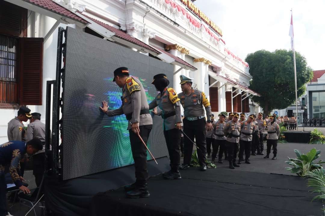 Kapolrestabes Surabaya, Kombes Pol Pasma Royce bersama jajaran melaunching aplikasi ETSP di Mapolrestabes Surabaya, Senin 10 Juli 2023. (Foto: Polrestabes Surabaya)