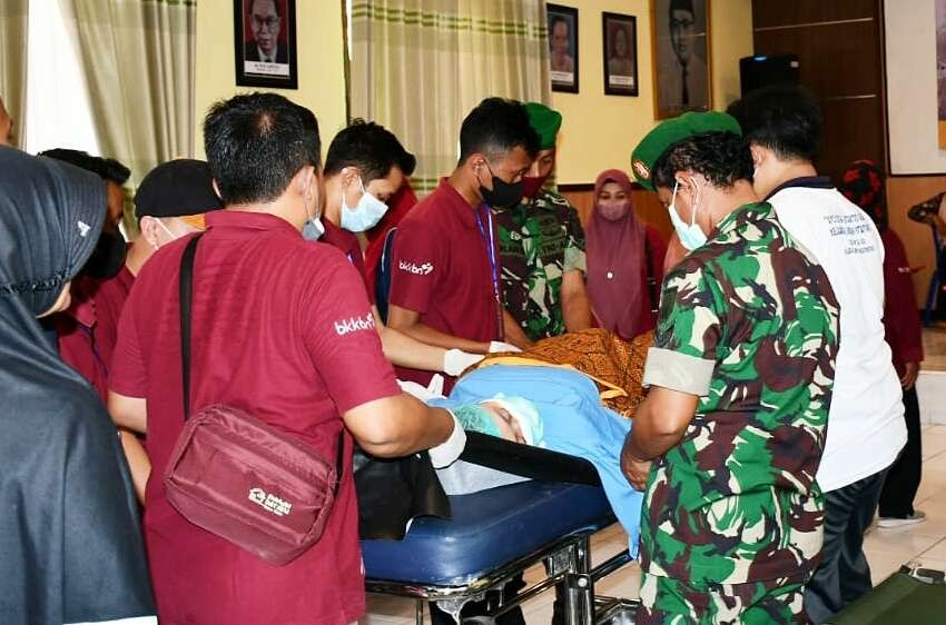 Ratusan ibu rumah tangga di Bondowoso mendukung program KB dengan mengikuti MOW. (Foto: Guido Saphan/Ngopibareng.id)