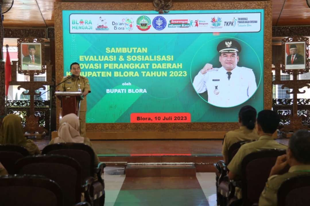 Bupati Blora saat memberikan pembinaan perangkat daerah (Foto: Humas Pemkab Blora)