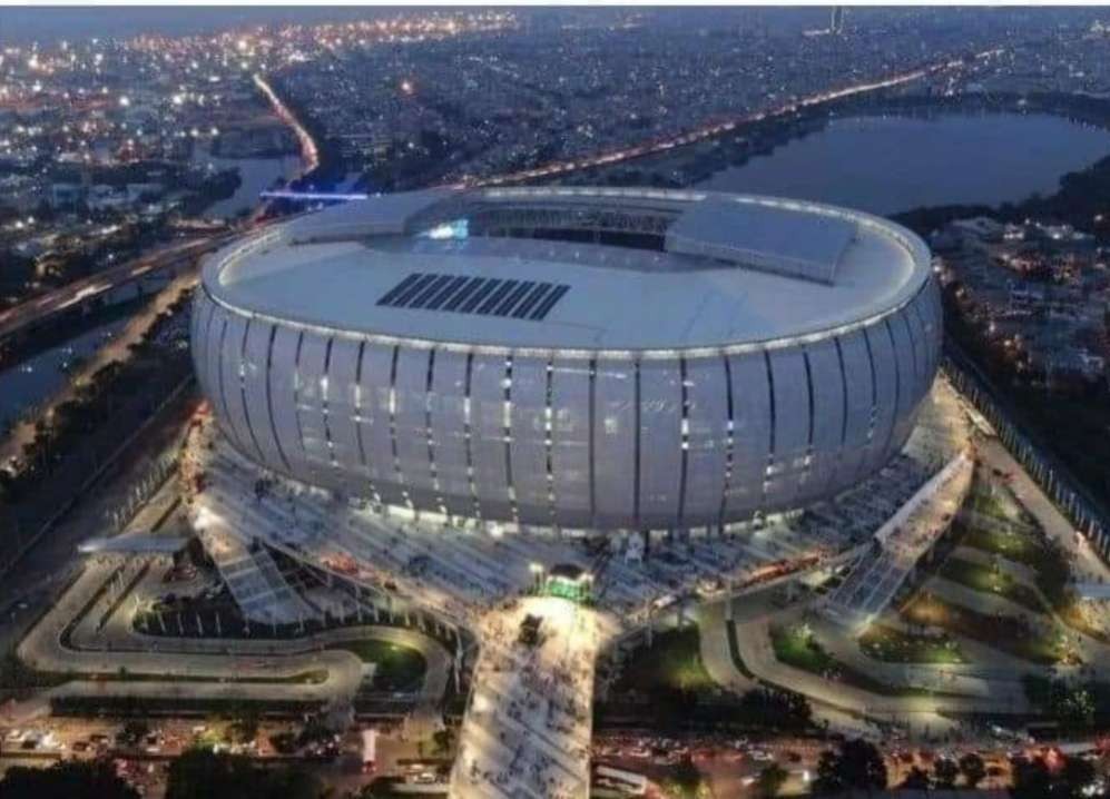 Stadion JIS, penampakan pada malam hari. (Foto: Twitter)