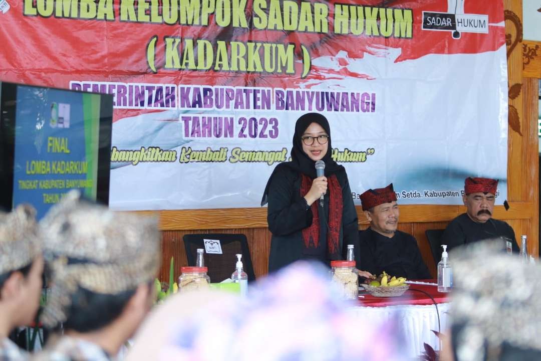 Bupati Banyuwangi Ipuk Fiestiandani mengajak anak muda Banyuwangi menjadi agen sadar hukum (Foto: Humas Pemkab Banyuwangi)