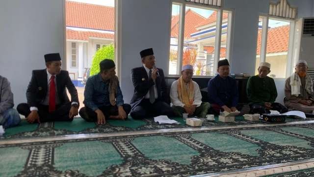 Musyawarah dipimpin Bupati Sampang H. Slamet Junaidi bersama Wakil Bupati Sampang H. Abdullah Hidayat bersama pengurus MUI se-Madura digelar di Mushola Pendapa Trunojoyo, Sampang, pada Kamis 13 Juli 2023. (Foto: dok.sampangkab.go.id)