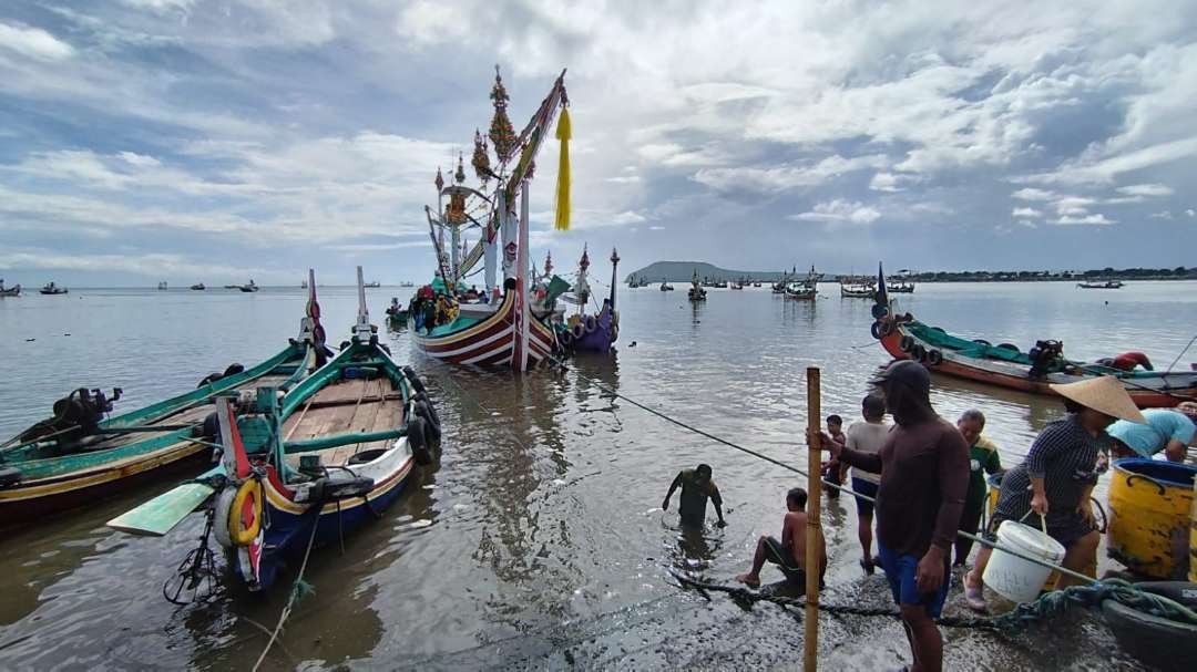 Aktivitas nelayan di wilayah Kecamatan Muncar, Banyuwangi, Jawa Timur. (Foto: Muh Hujaini/Ngopibareng.id)