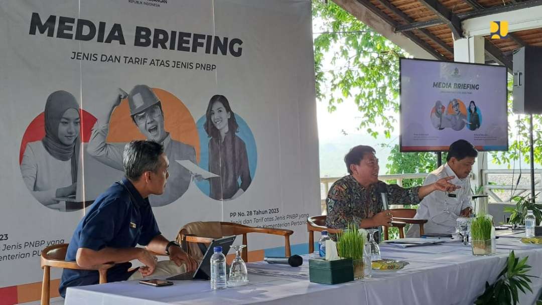 Kepala Biro Keuangan Kementerian PUPR Budhi Setyawan yang mewakili Sekretaris Jenderal Kementerian PUPR dalam acara Media Briefing yang diselenggarakan oleh Ditjen Anggaran Kementerian Keuangan terkait PP Nomor 21 Tahun 2023. (Foto: Biro Komunikasi Publik PUPR)