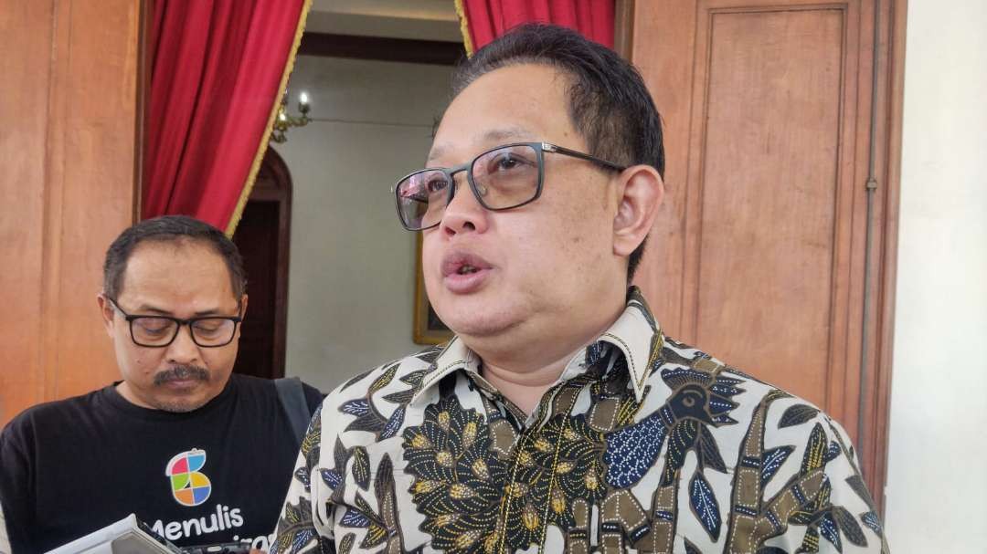 Sekdaprov Jatim, Adhy Karyono, percepat rekontruksi jembatan rusak di Lumajang. (Foto: Fariz Yarbo/Ngopibareng.id)