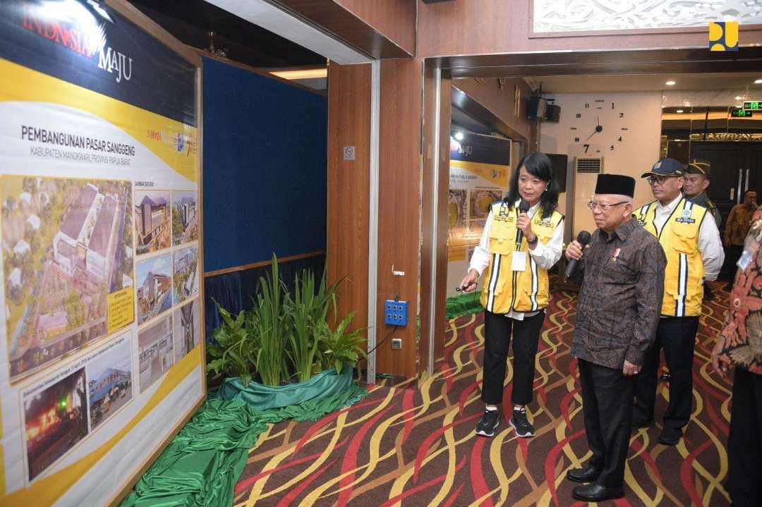 Proyek pembangunan Pasar Sanggeng dan penataan Kawasan Arena Publik Borarsi di Manokwari segera dimulai. Tampak Direktur Jenderal Cipta Karya Diana Kusumastuti saat kunjungan Wakil Presiden Ma'aruf Amin di Hotel Aston Niu Manokwari, Sabtu 15 Juli 2023. (Foto: dok. pupr)