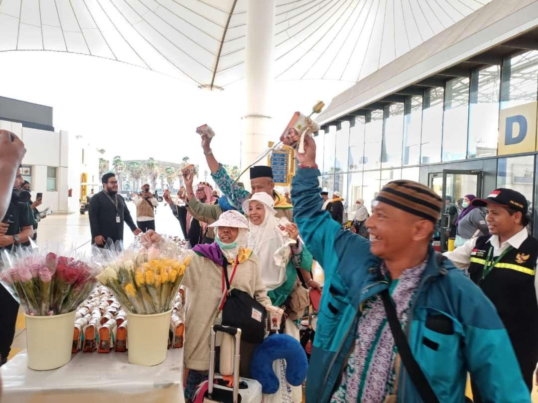 Alhamdulillah, seluruh jemaah haji asal Indonesia mendapatkan sertifikat dari Pemerintah Arab Saudi. (Foto: Witanto/Ngopibareng.id)