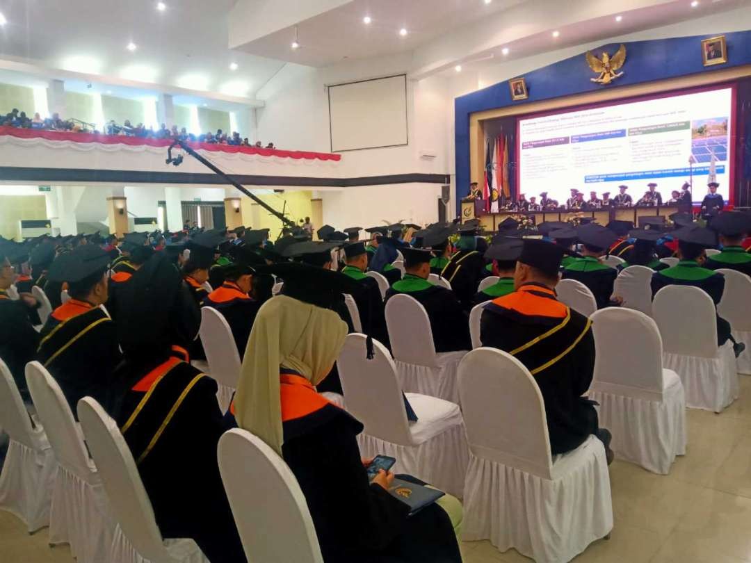 Wisudawan PEM Akamigas periode wisuda ke-52. (Foto: Ahmad Sampurno/Ngopibareng.id)