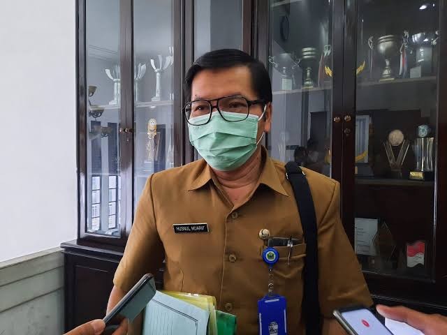 Kepala Dinas Kesehatan Kota Malang, dokter Husnul Mu’arif membahas soal target warga bebas TBC. (Foto: Lalu Theo/Ngopibareng.id)