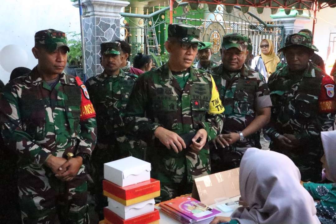 Waaspotdirga Kasau Mabes TNI pastikan progres Pengerjaan TMMD 117 di Kediri sesuai target. (Foto: Istimewa)